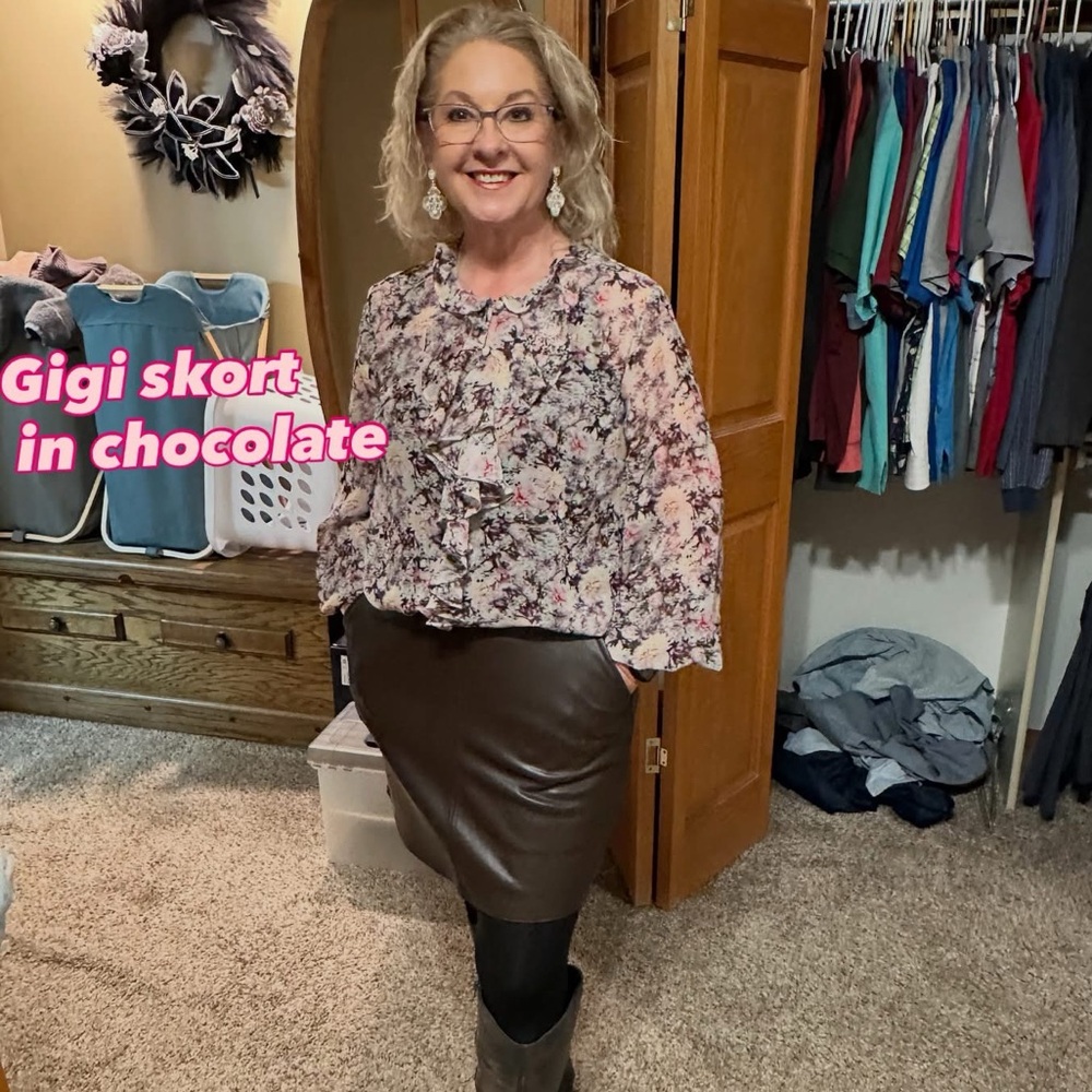 Cabi Gigi skirt (comfy short under it) - Picture 10 of 16